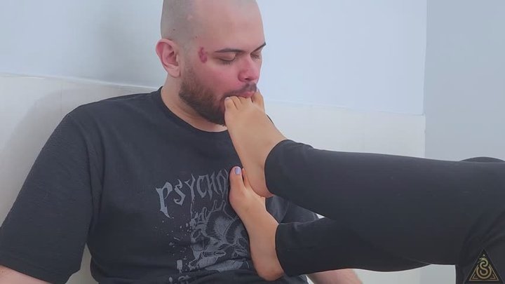 (Part 1) Maitê Having Her Feet Worshiped For The First Time