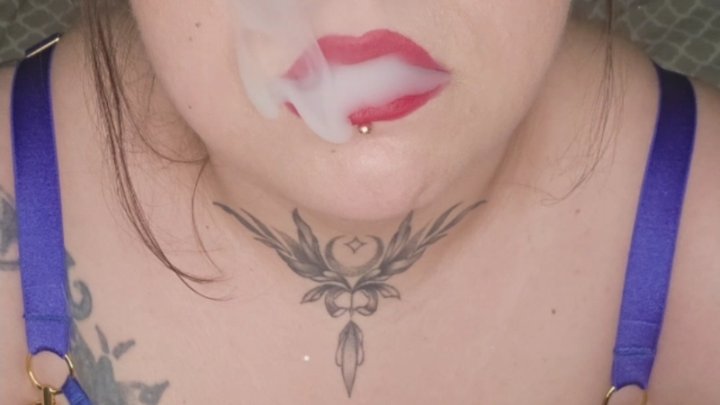 Smokes and tease: Therapeutic Red lips MILF