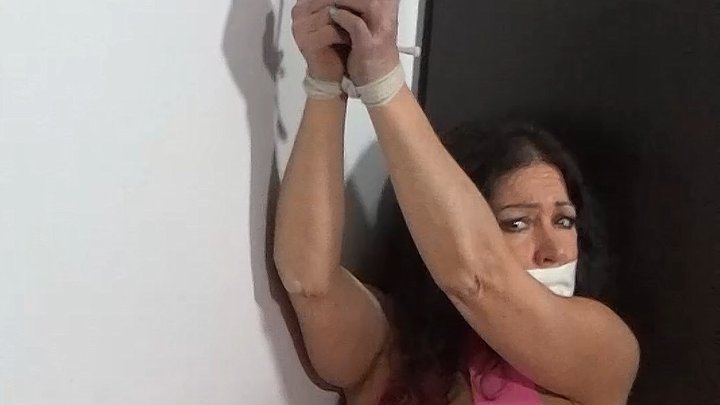 Debbie D: Tied in a Niche