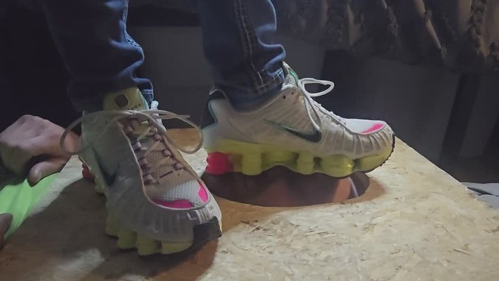 Chrissy new shox face trample