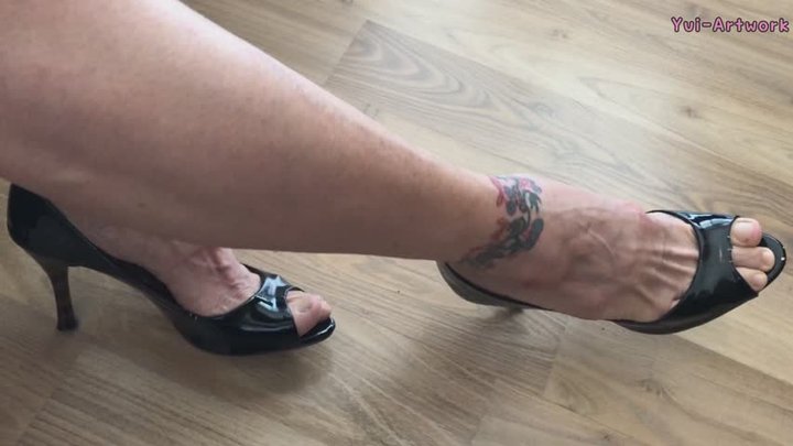 Showering in My Cat Open-Toe Heels Slipper Soap & Shoe Break!