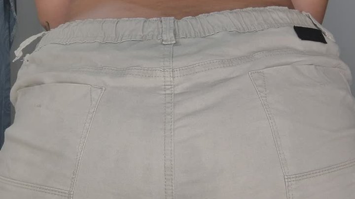 My jeans are so tight, letting out these vibrant farts trapped in my big ass