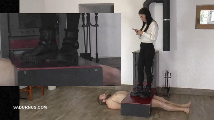 Mistress Natasa ignores slave B Picture in picture mp4