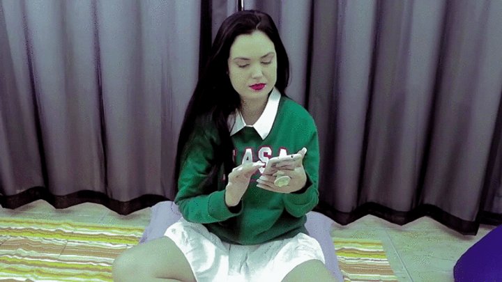 Smoking Girl Hot Lips 120's Model Paula Video 0075