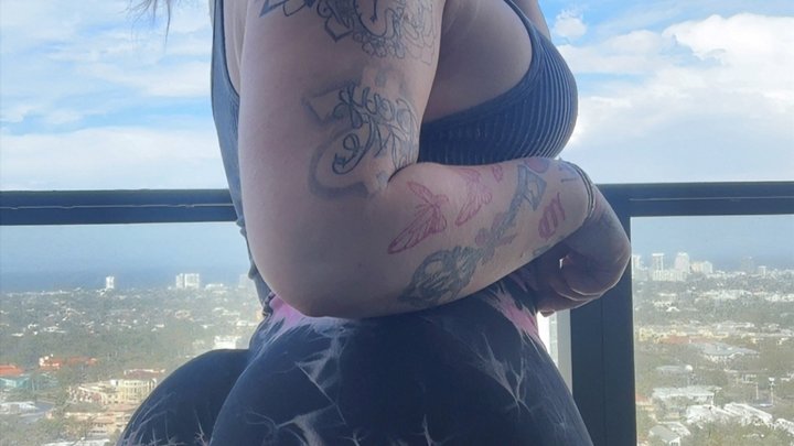 Morning FARTS outside! Neighbors gonna know this ass!