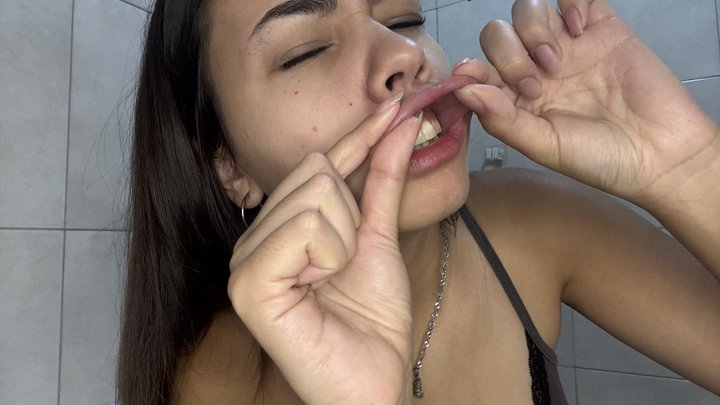 Extreme Lip Stretching Close-Up – Slow Mouth Play - ELASTIC LIPS 1