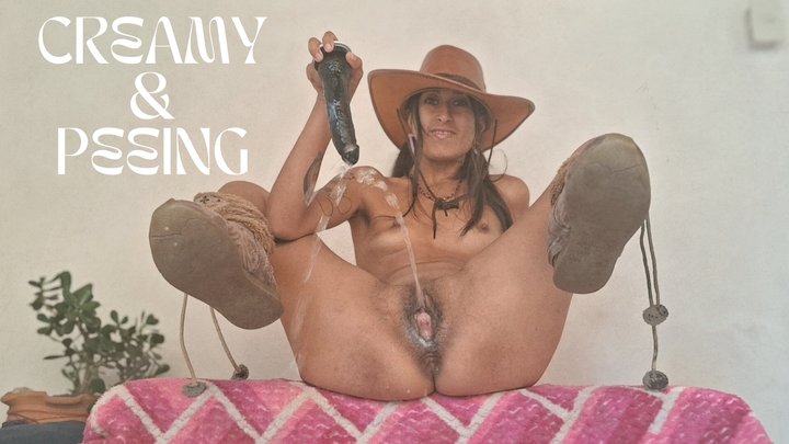 Creamy pussy and pissing