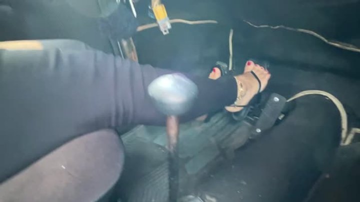 I accompany Mrs. Barbara while she drives with brake failure