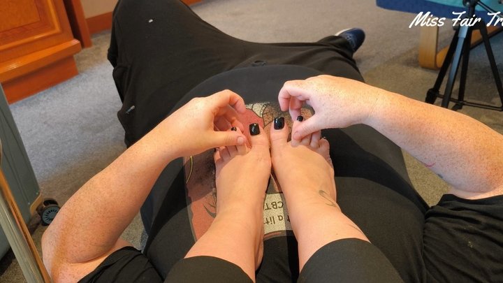 Miss Fair Trade & Bucks Foot Lover - MILF Hotel Arrival - POV Foot Massage Devot