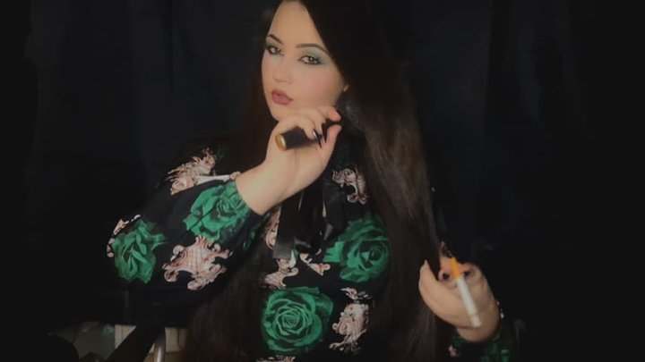 Anna Custom Chain Smoking while doing her Hair