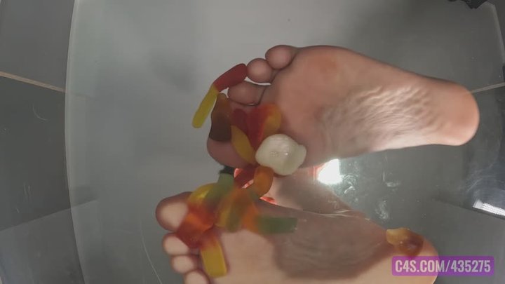 Giantess Barefoot Crush - 4K MP4