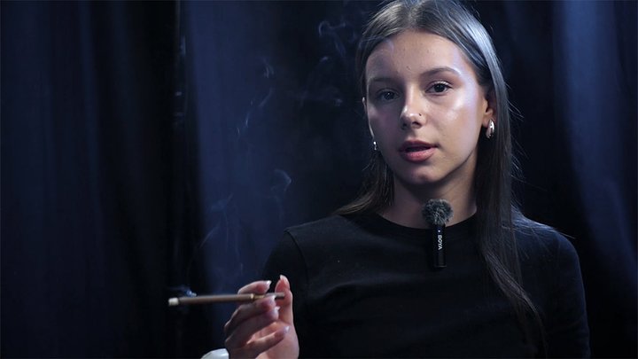 Natural beauty lady smoking 120mm cigarette