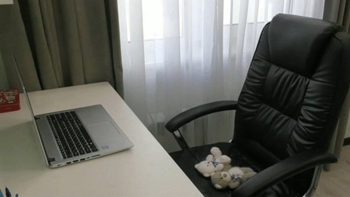 You sit on the toys on and then farting on them MP4 FULL HD 1080p