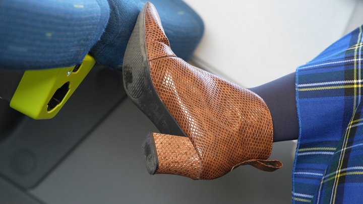 Very sexy high heel boot, crocodile texture, pointed and dirty soles push seat, 