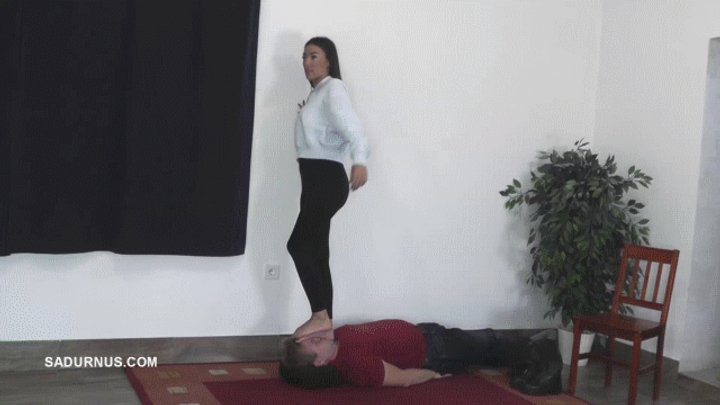 Under the feet of Mistress Natasa wmv Barefoot