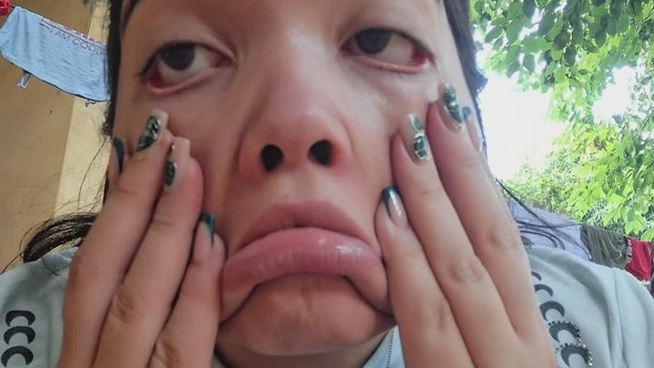 Out-of-shape face fetish