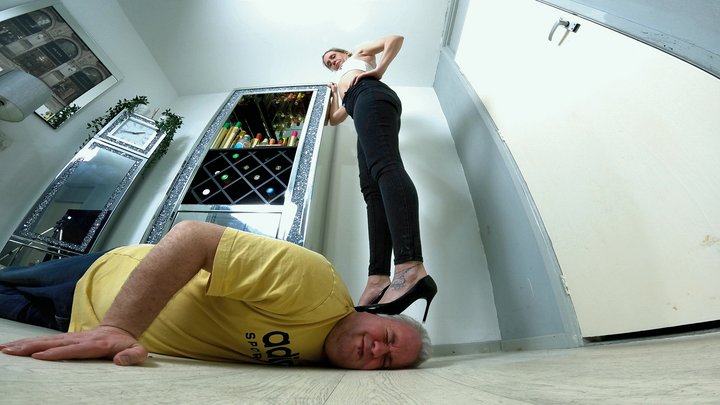 Tight Jeans & High Heels FLOOR CAM