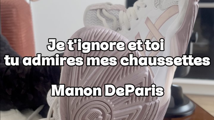 Je t'ignore et tu admires mes chaussures ! I ignore you while you admire my shoe