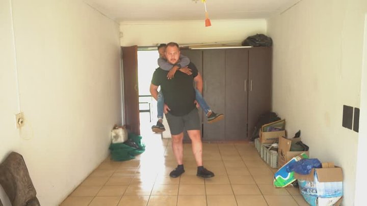 20 Minutes of Big Daddy Carrying Tiny Harold (Part of Giant Pack Volume 1)