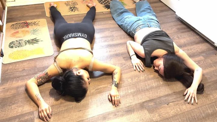 SluttySarah and Sushii Xhyvette enchanted elixir removes clothes