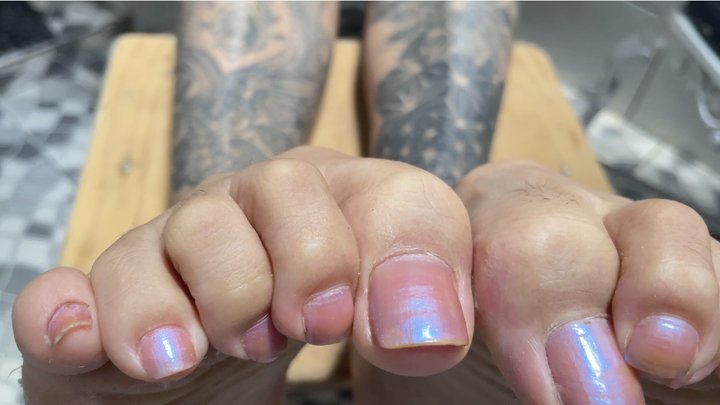 Dirty feet to excite you.