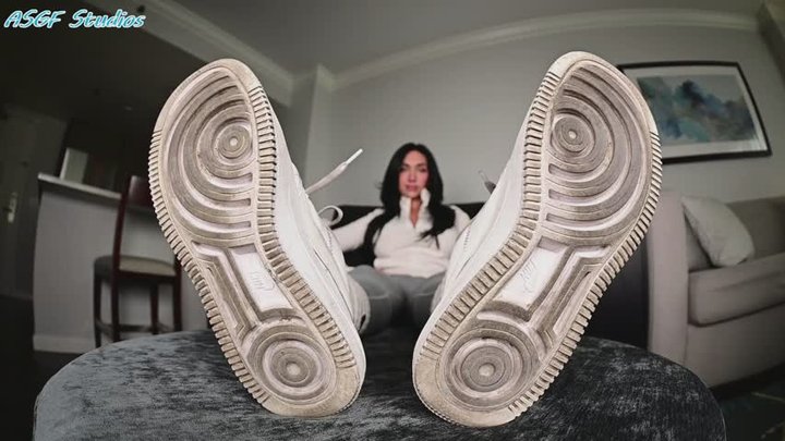 Chicana 's STINKY SNEAKERS and SOCK tease! - MOV