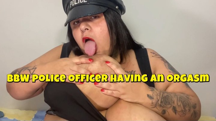 BBW police officer having an orgasm by Turbinada Clipe 1