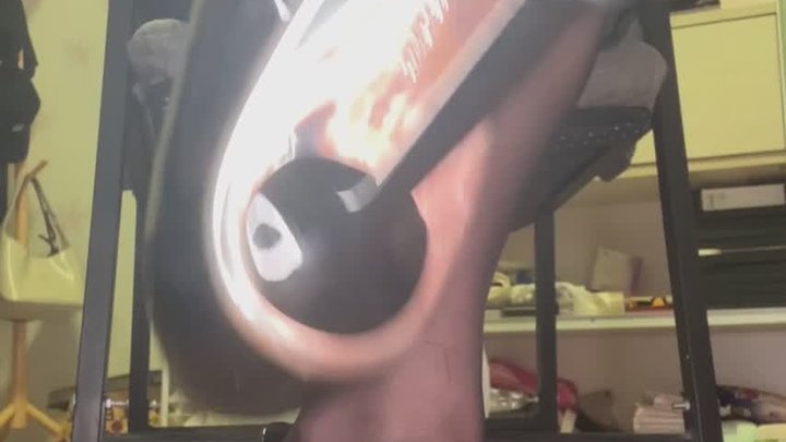 The goddess wore black silk high heels and used a stern tone to make the loser s