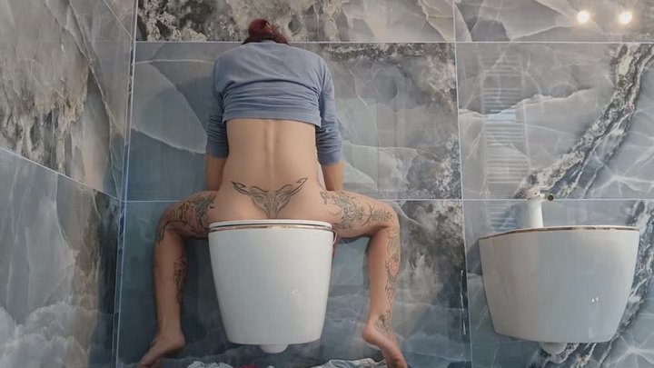 My Private Throne Time… You Shouldn’t Be Watching. Drop Bombs Plopping Farts.