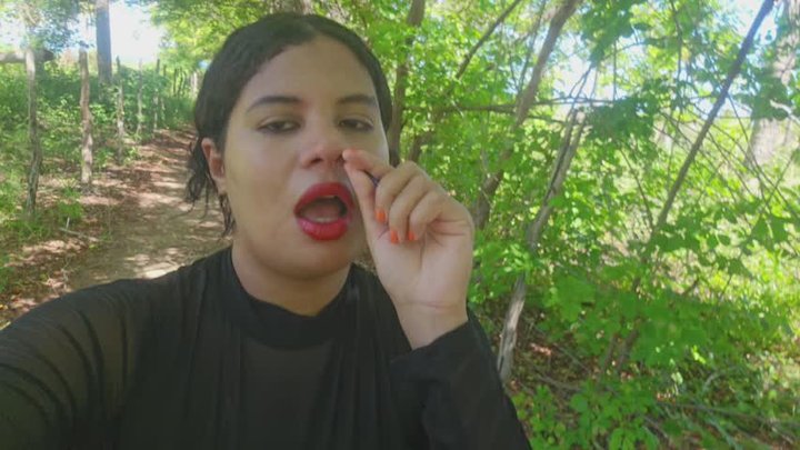 Outdoor inducing sneezes