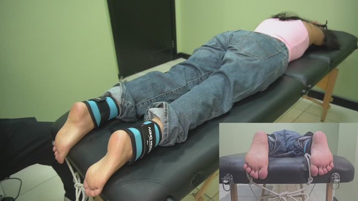 Hooya tickled facing down (multicamera Body-Feet)