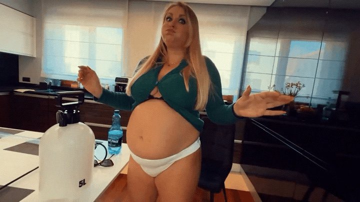 Inflatable Blonde Blows Up Her Belly MOV