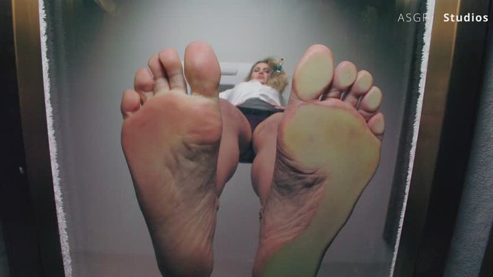 Randy Moore squahes PUNY MEN like you! GIANTESS POV CRUSH!