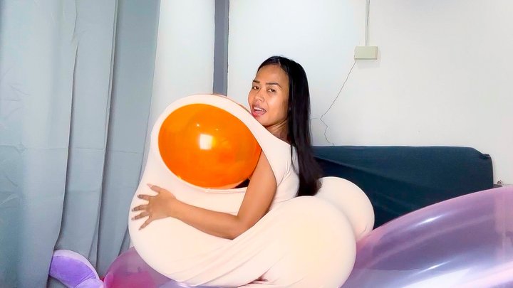 Looner Camylle Stuffs Herself With Balloon Boobs Tummy And Butts And Then Rides 