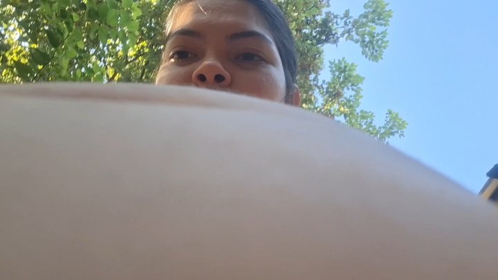 Run! The giantess is going to devour you!