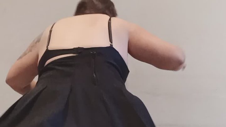 This box is insignificant under my giant butt, it is about to be crushed and bro