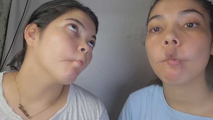 Making your lips like a fish