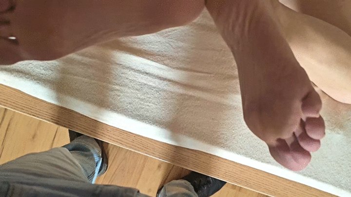 Busty MILF Shione Cooper teased my dick under Jeans by her Feet