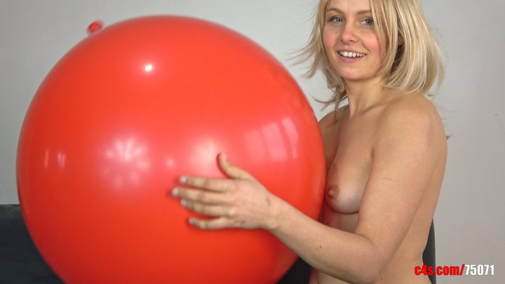 Kia’s Erotic Balloon Play: Blow Up, Touch, Licks, Kisses & Topless Caress (MOBIL