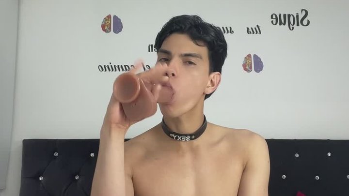 MY BIG DILDO FUCKED MY THROAT ?