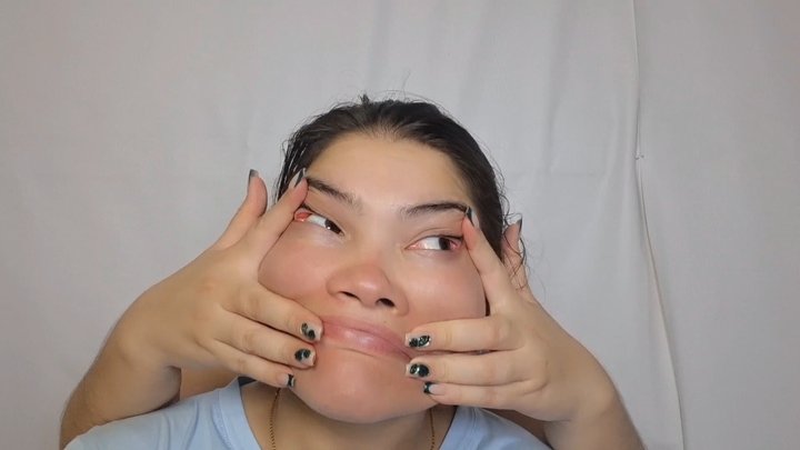 My roommate mercilessly stretches my face
