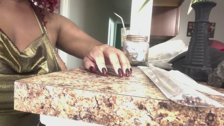 Sexy MILF Nail Tapping Tease 4k