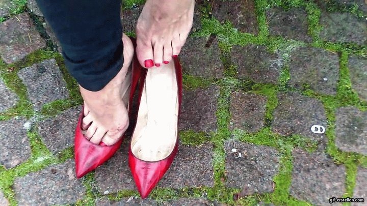 dirty barefoot walk in Göttingen HD mp4 1920x1080