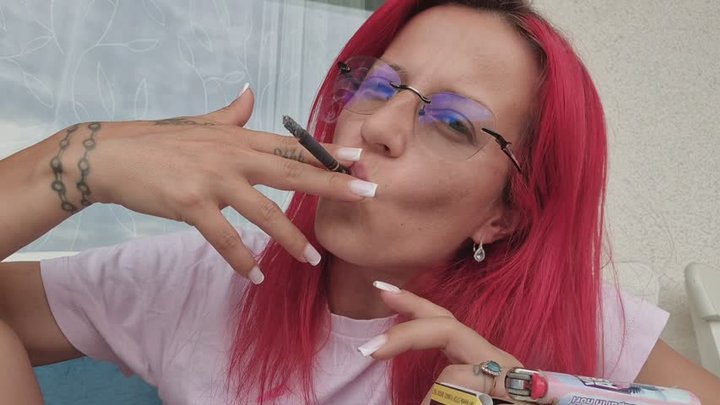 ADDICTED TO CIGARETTES – SLOW SMOKING, DEEP INHALES & PURE SATISFACTION