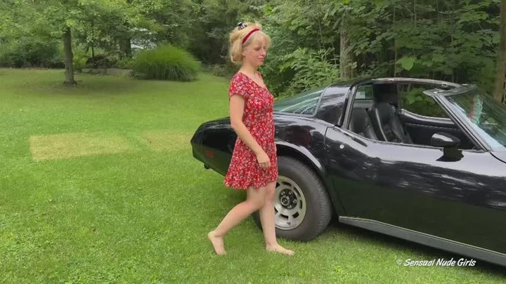 Katja 17 Minute Nude Outdoors Display With Corvette Car