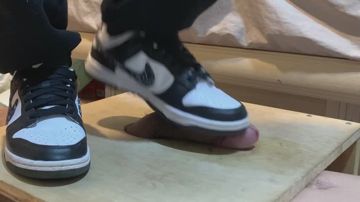 NIKE Dunk low crush cock & shoejob cum