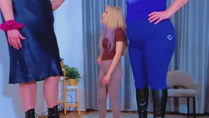 Mobile: 1 Tiny Woman dwarfed and lifted by 2 Gargantuan Goddesses - New Angle, p