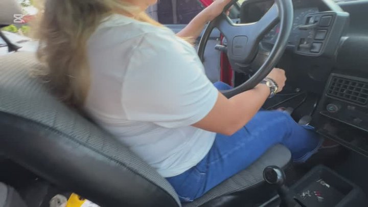 Barbara accelerates hard in the old, smoking Fiat 1