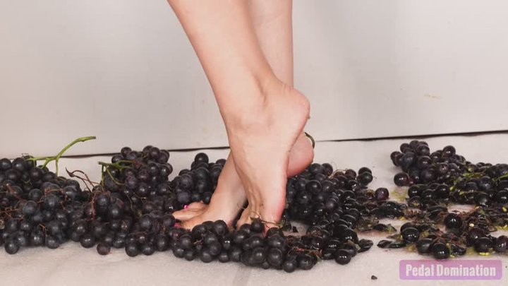 Messy Grape Crush Session - 4K MP4