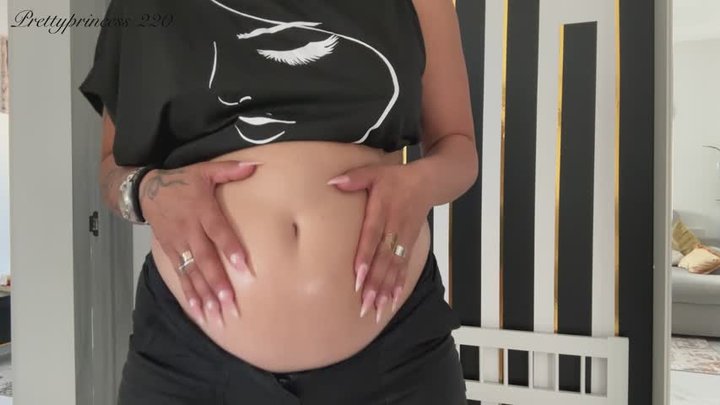 playing with the juicy belly